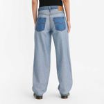 calca_jeans_levis_reversible_baggy_dad_A59280000_000-03.jpg