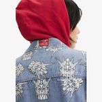 foto_jaqueta_jeans_levis_relaxed_trucker_lavagem_clara_estampada_collab_gundam_a74100000-4