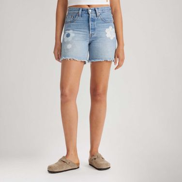 Short Jeans Levi's® 501® Mid Thigh Lavagem Clara com Bordado