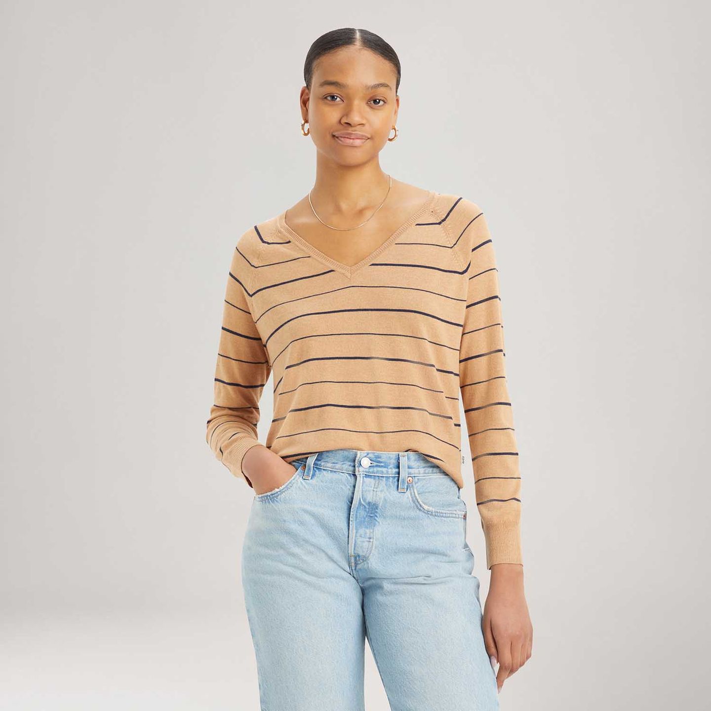 Blusa Levi's® Petal Gola V Manga Longa Bege - Levi's® Brasil