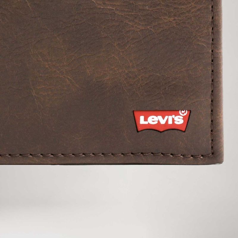 LMPWBW006_Levis-4.jpg