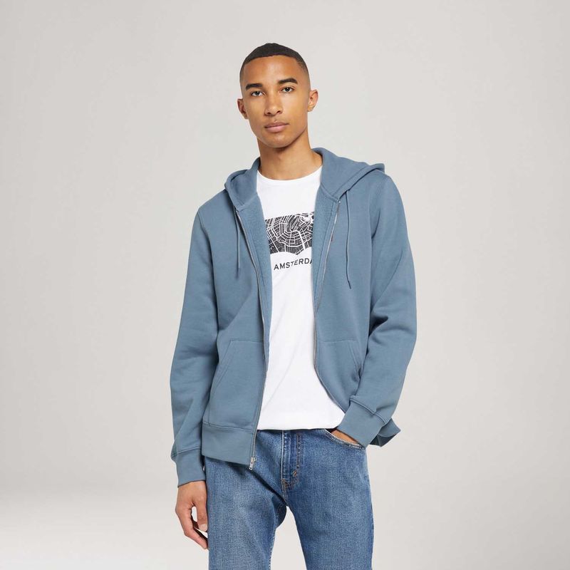 342590056_levis-1.jpg