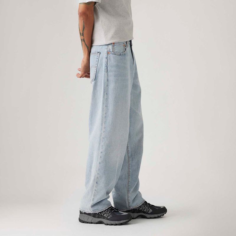 A47500022_levis-2.jpg