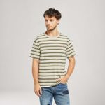 566050266_levis-1.jpg