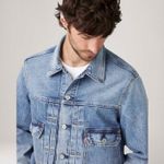 A76320014_levis-4.jpg