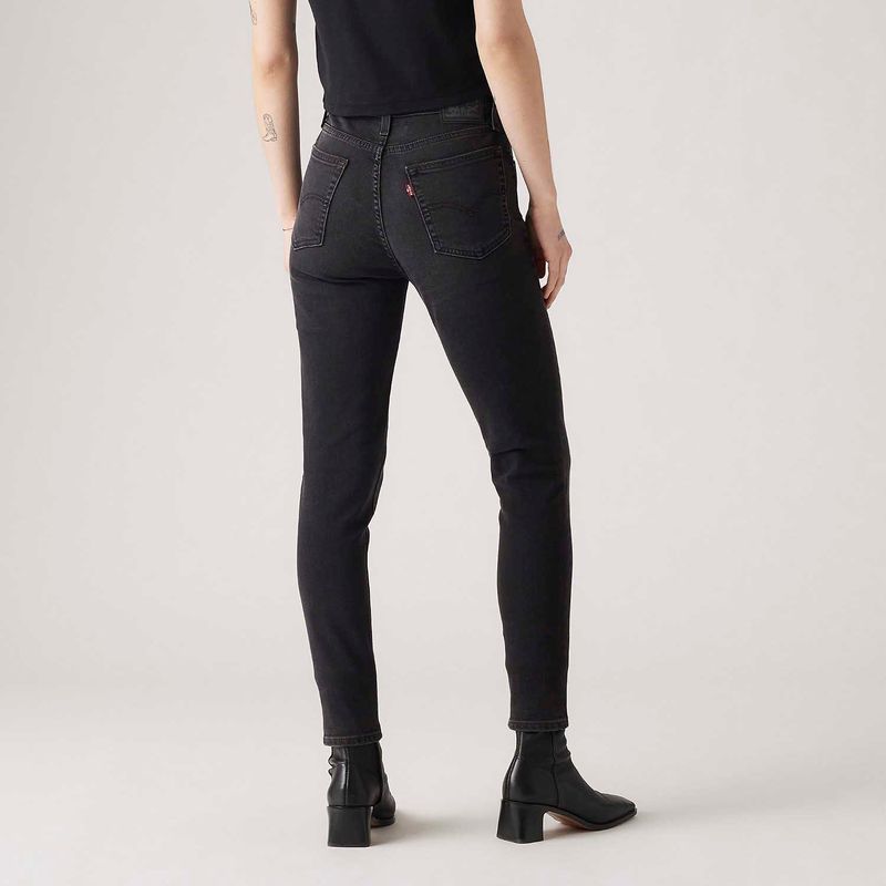 188820734_levis-3.jpg