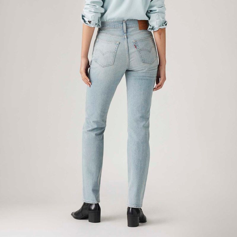188830344_levis-4.jpg