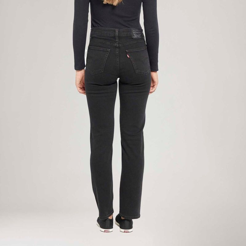 188830324_levis-3.jpg