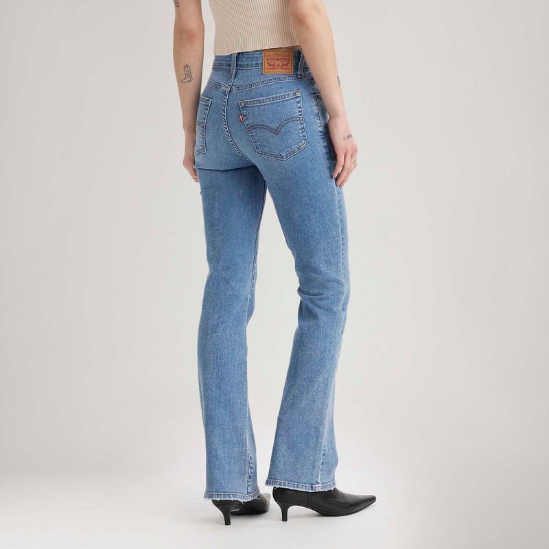 187590170_levis-3.jpg