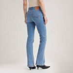 187590170_levis-3.jpg