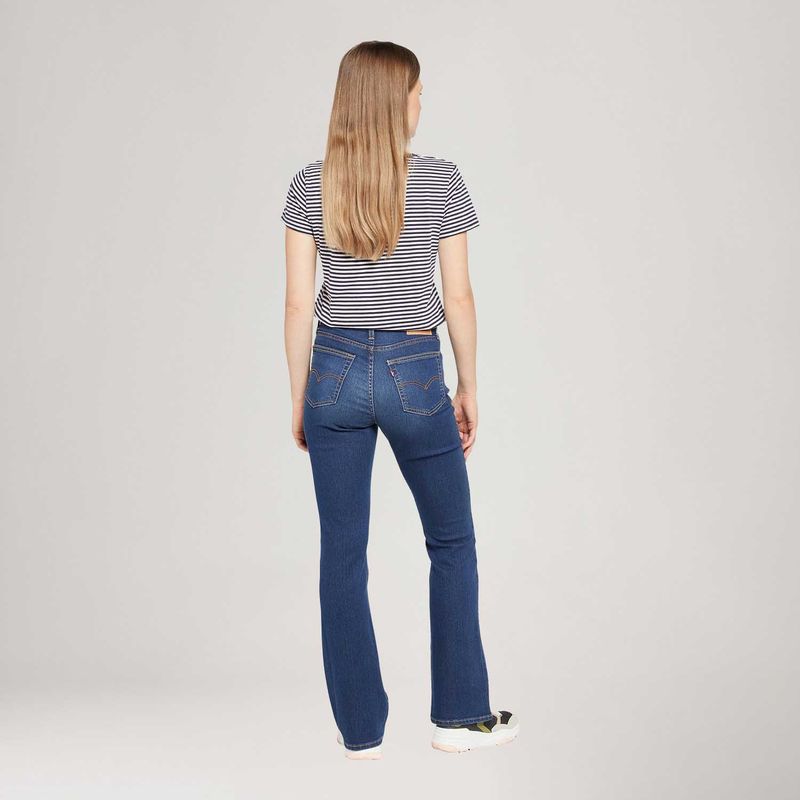 187590196_levis-3.jpg