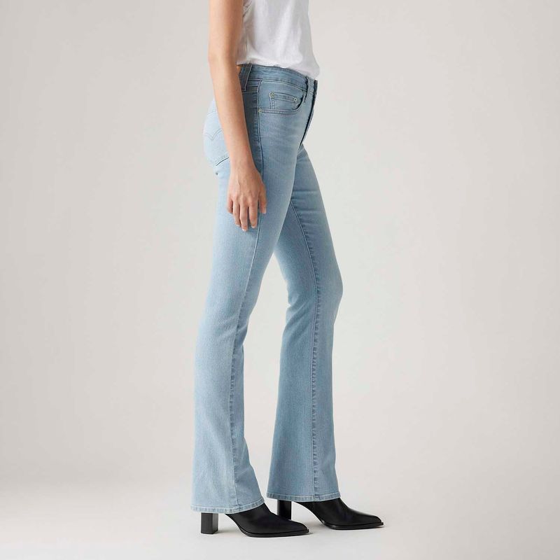 187590201_levis-2.jpg