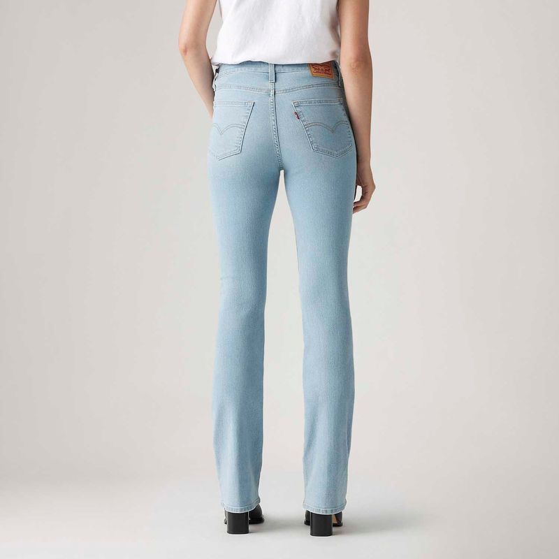 187590201_levis-3.jpg