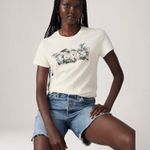 LB0010684_levis-2.jpg