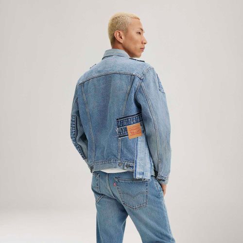 Jaqueta Levi's® The Trucker Lavagem Média com Patches