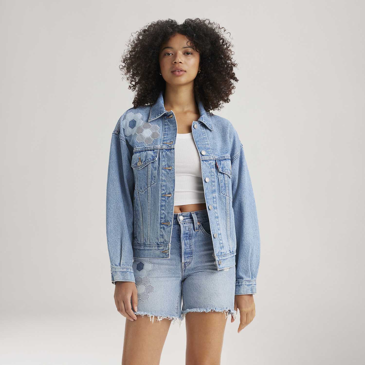 Jaqueta Jeans Levi's® 90s Trucker com Flores Bordadas Lavagem