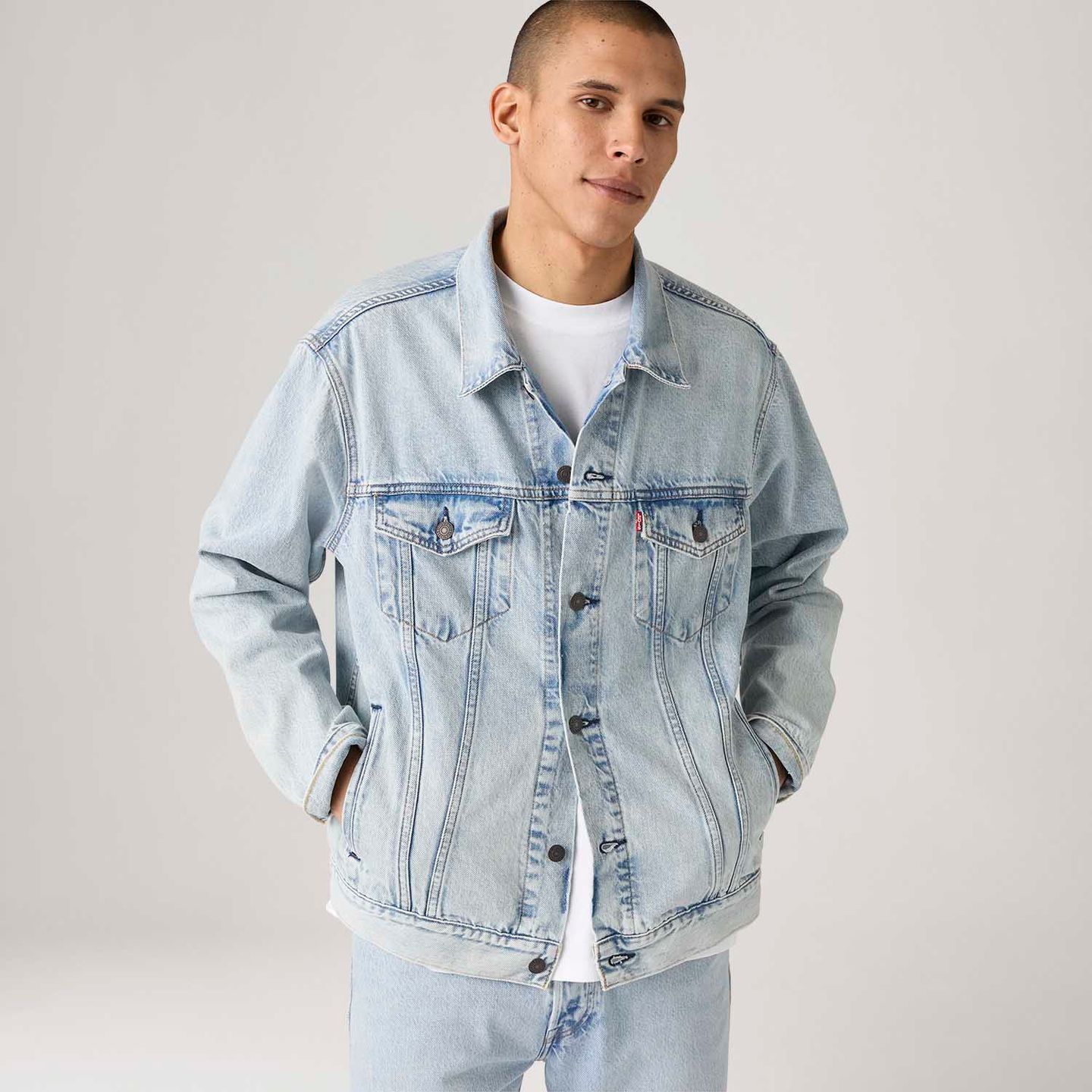 Jaqueta Jeans Levi's® Trucker Relaxed Lavagem Clara - Levi's® Brasil