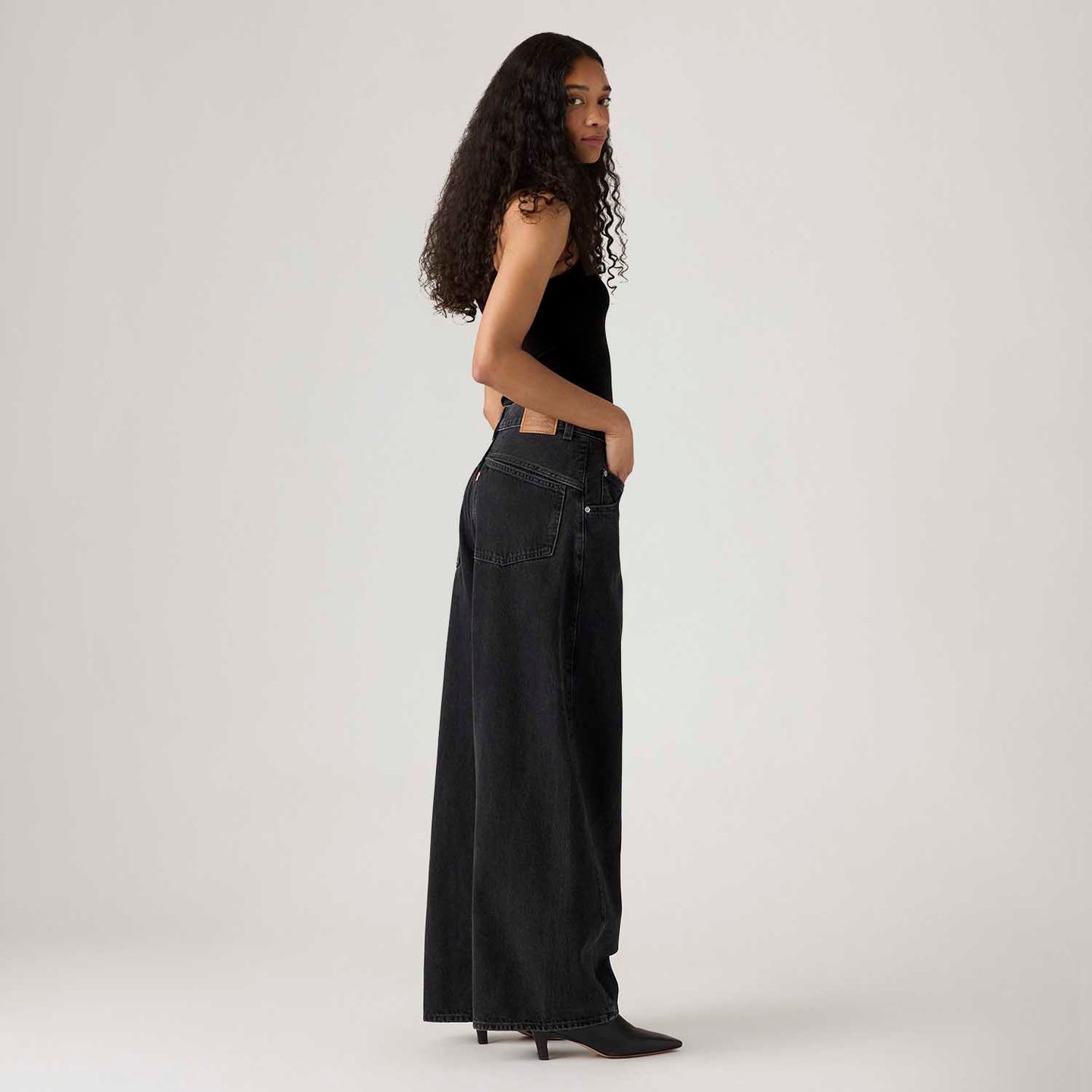 Calça Jeans Levi's® Super Baggy Barrel Preta - Levi's® Brasil