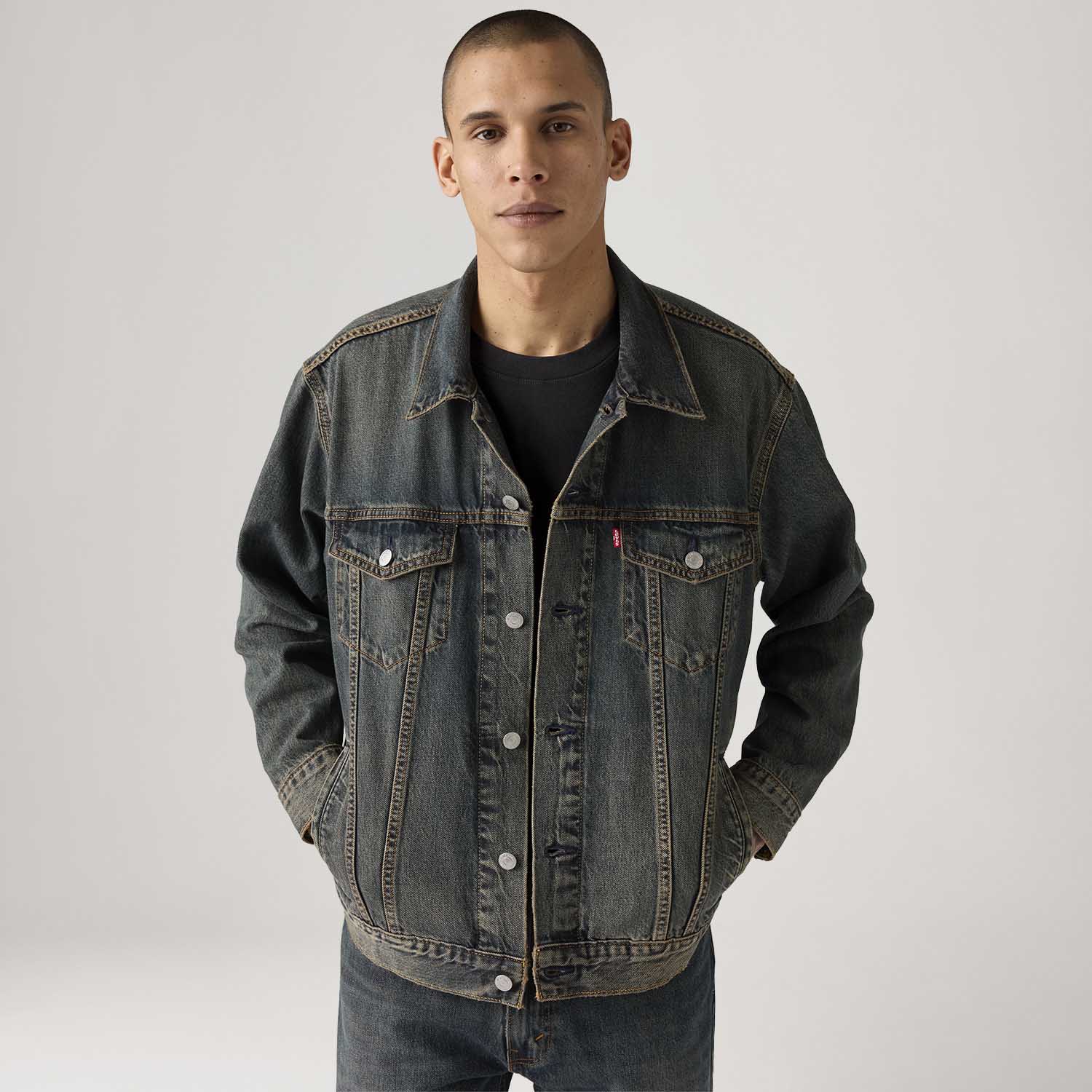 Jaqueta Jeans Levi's® Trucker Relaxed Lavagem Escura - Levi's® Brasil