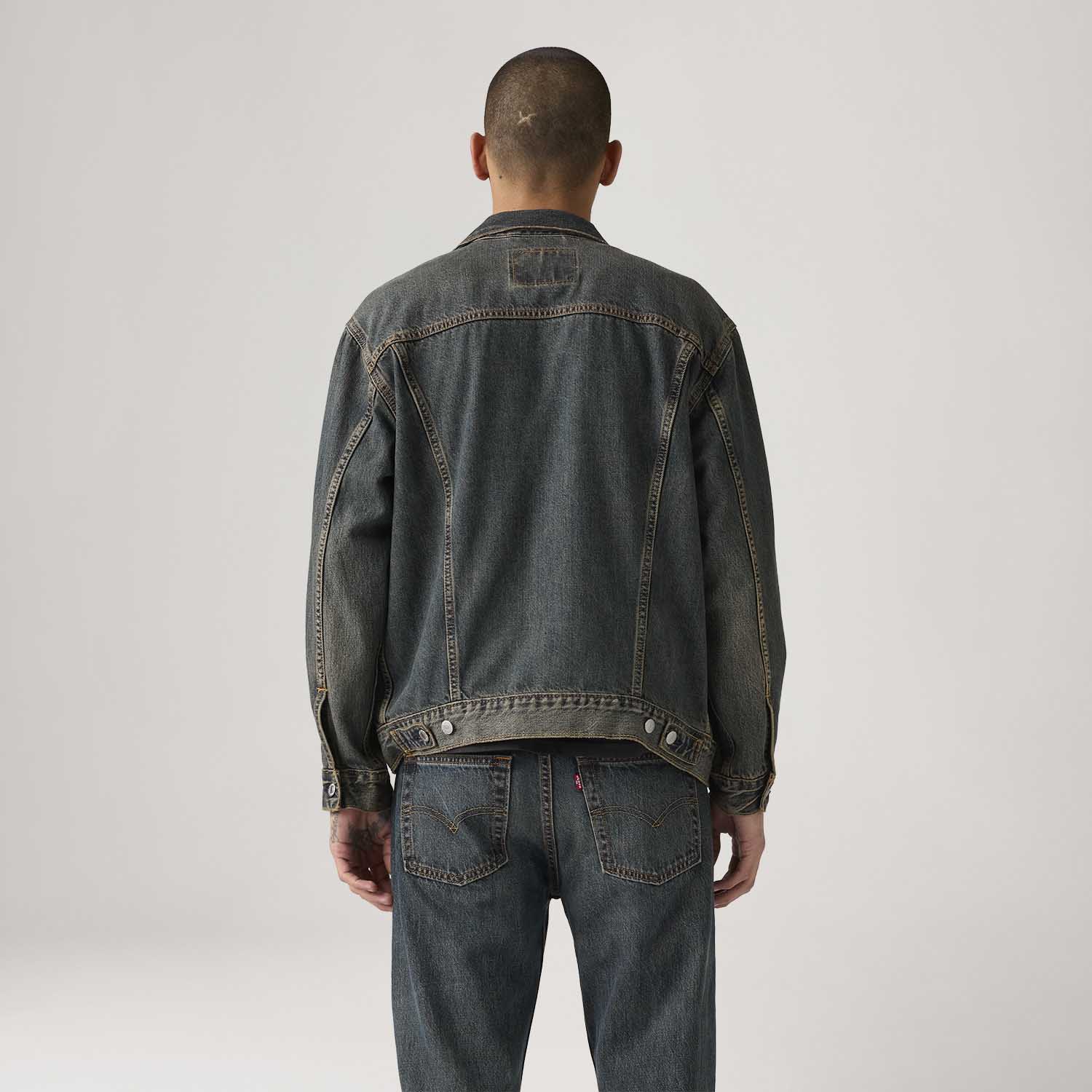 Jaqueta Jeans Levi's® Trucker Relaxed Lavagem Escura - Levi's® Brasil