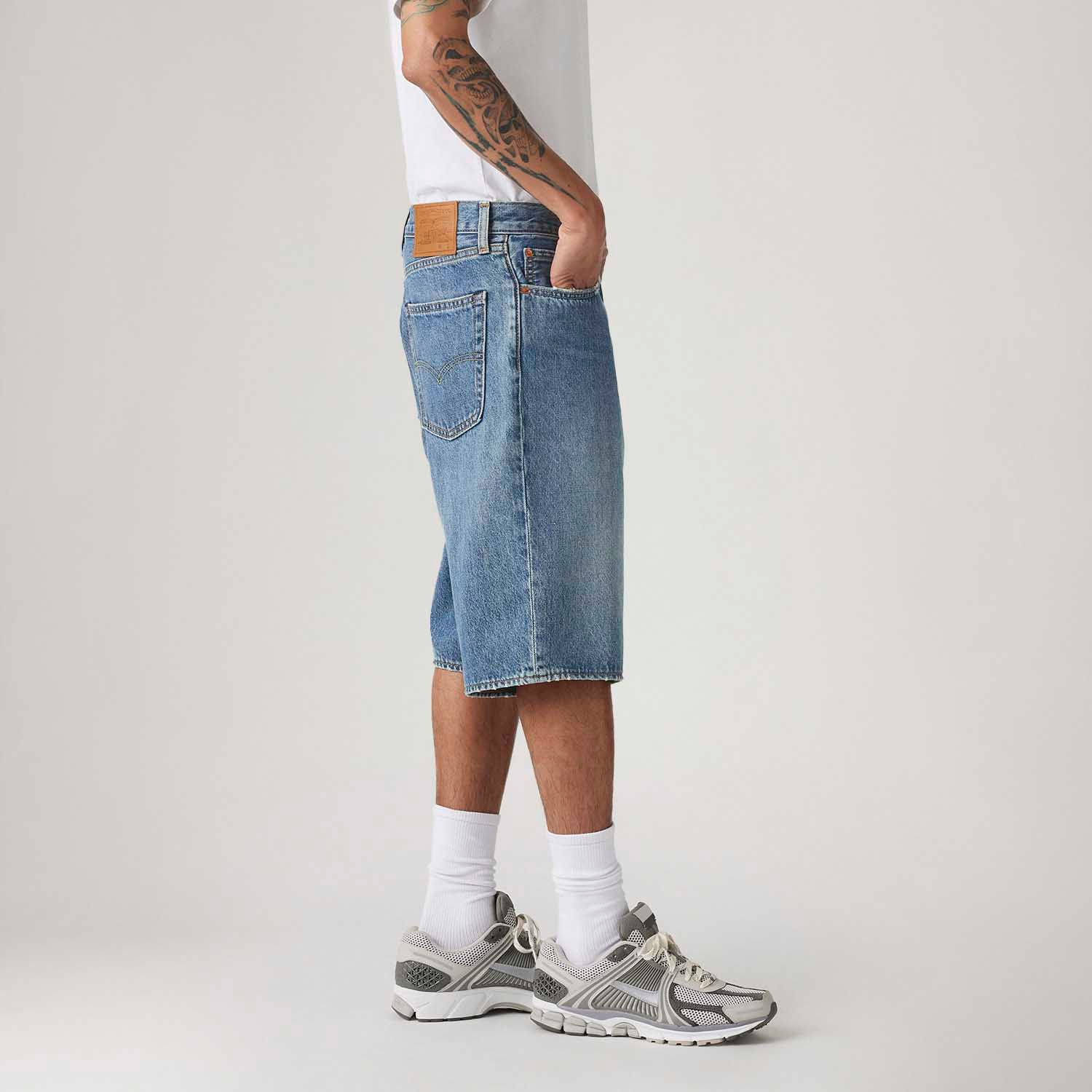 Bermuda Jeans Levi's® 478® Baggy Cargo Lavagem Média - Levi's® Brasil