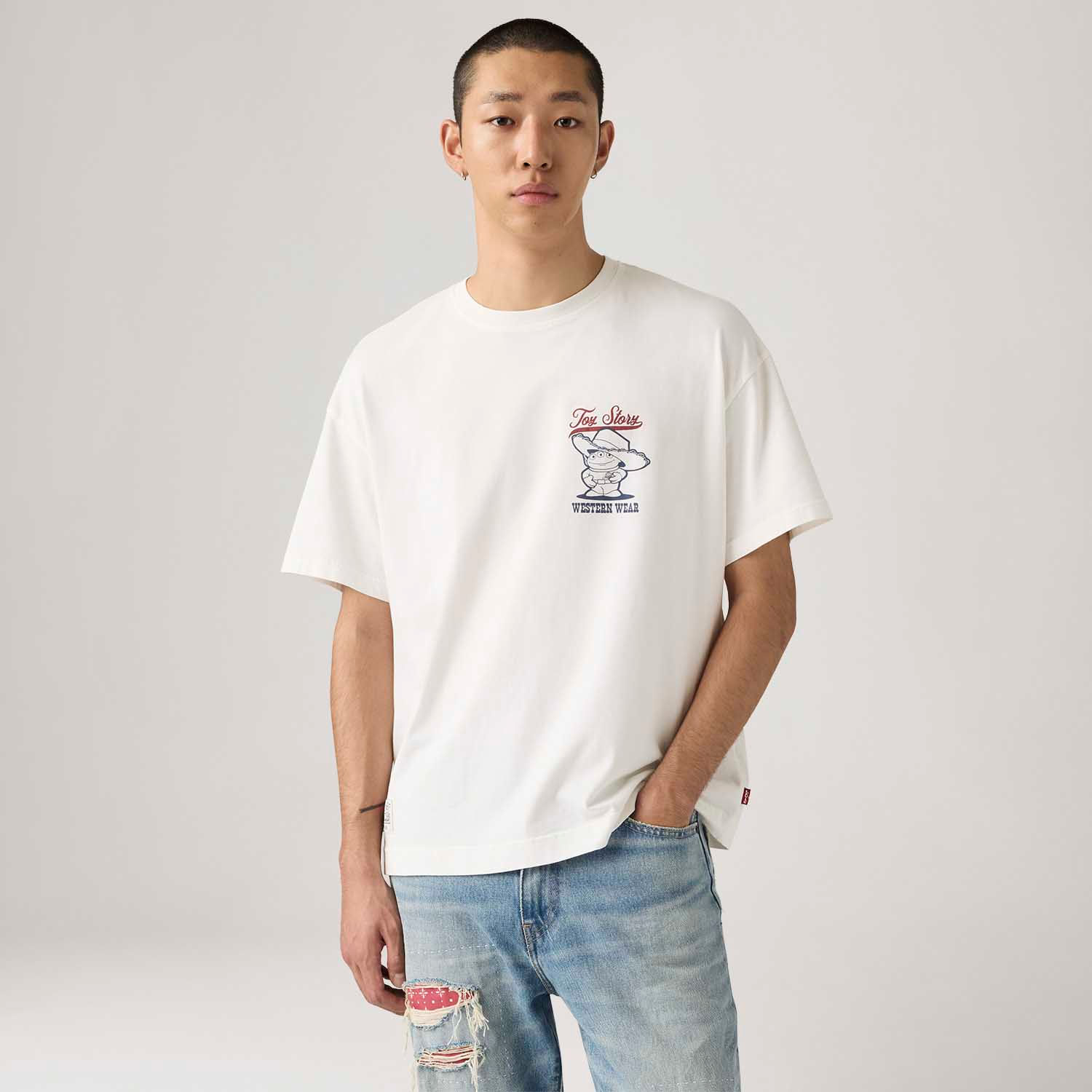 Levi's® X Toy Story Camiseta Group Boxy Branca - Levi's® Brasil