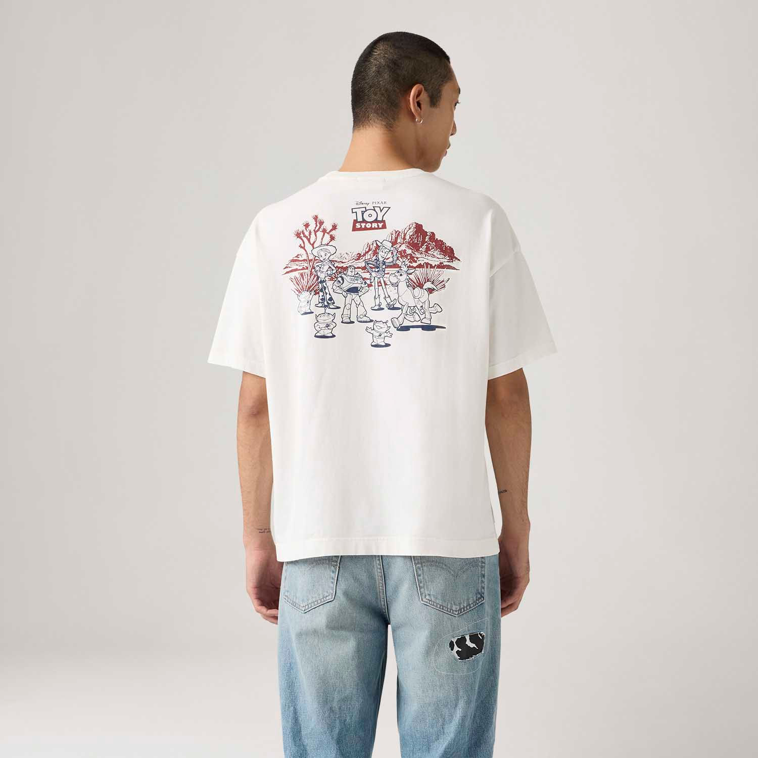 Levi's® X Toy Story Camiseta Group Boxy Branca - Levi's® Brasil