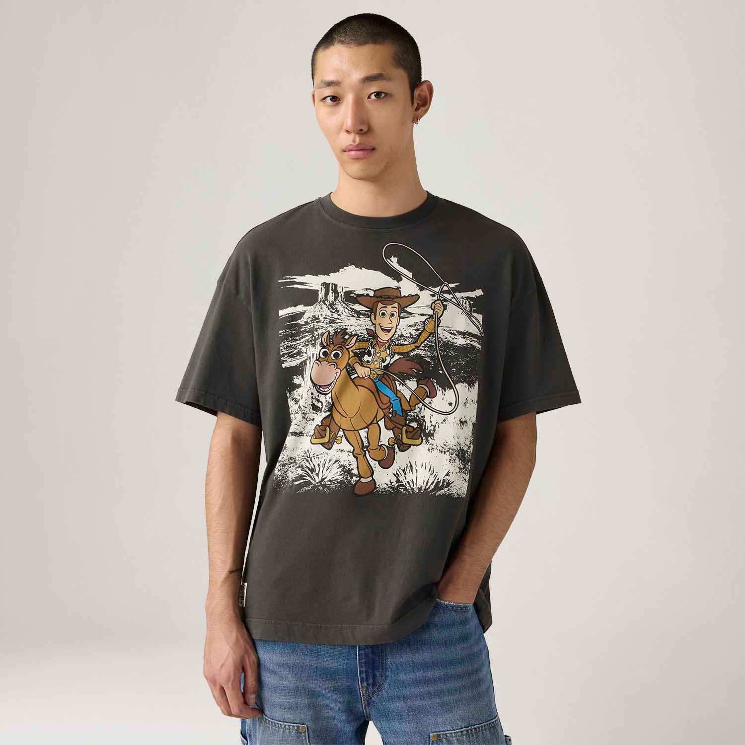 Levi's® X Toy Story Camiseta Woody Boxy Marrom - Levi's® Brasil