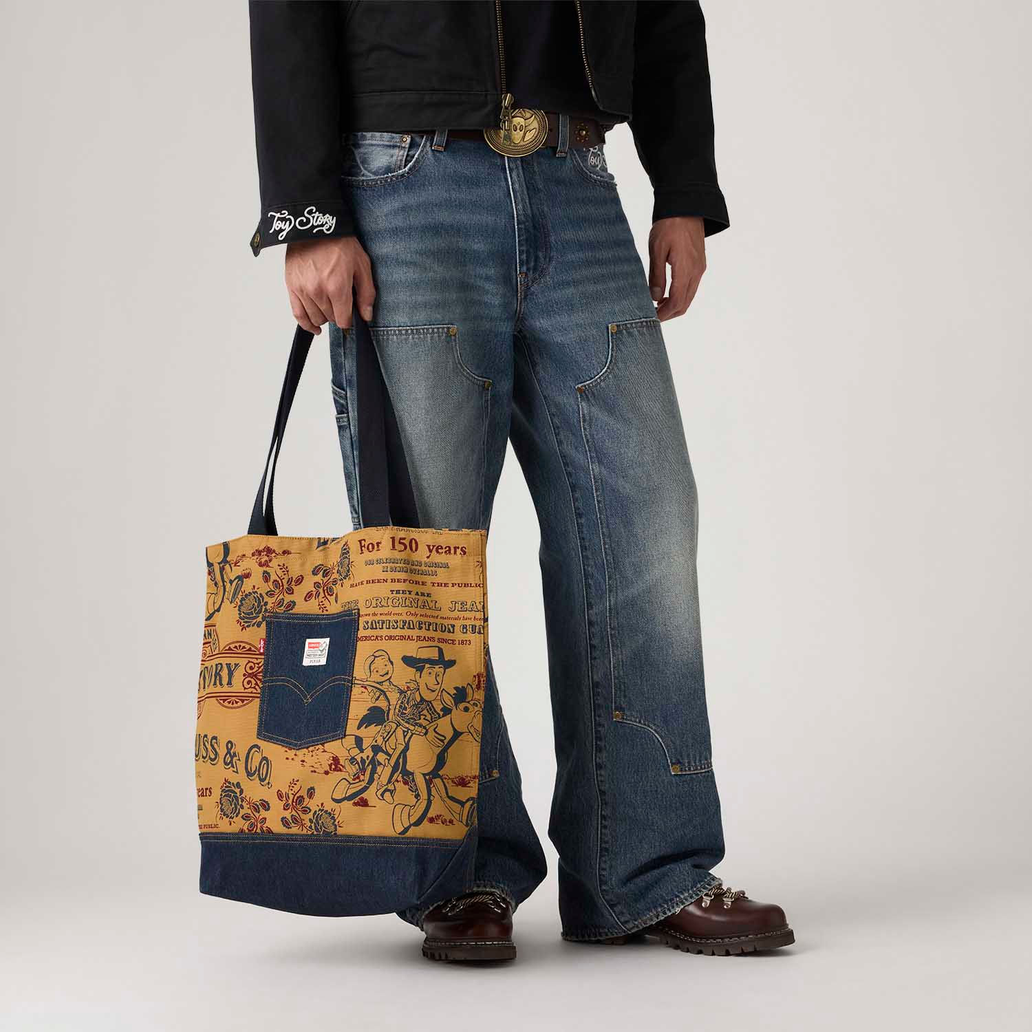 専用LEVI'S x Toy Story AOP Tote Bag Levi's® X Toy Story Tote Bag Marrom - U USA | U BR - Levi's® Brasil