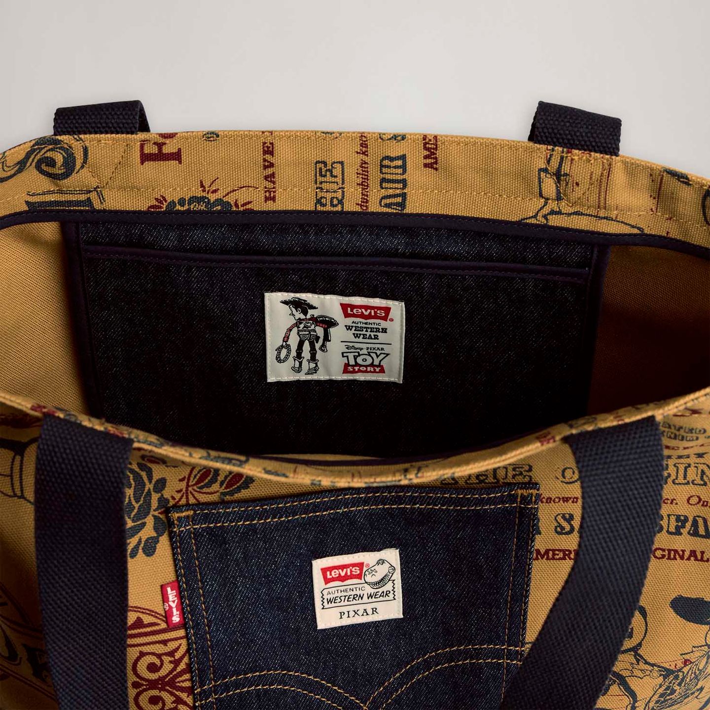 Levi's® X Toy Story Tote Bag Marrom - U USA | U BR - Levi's® Brasil