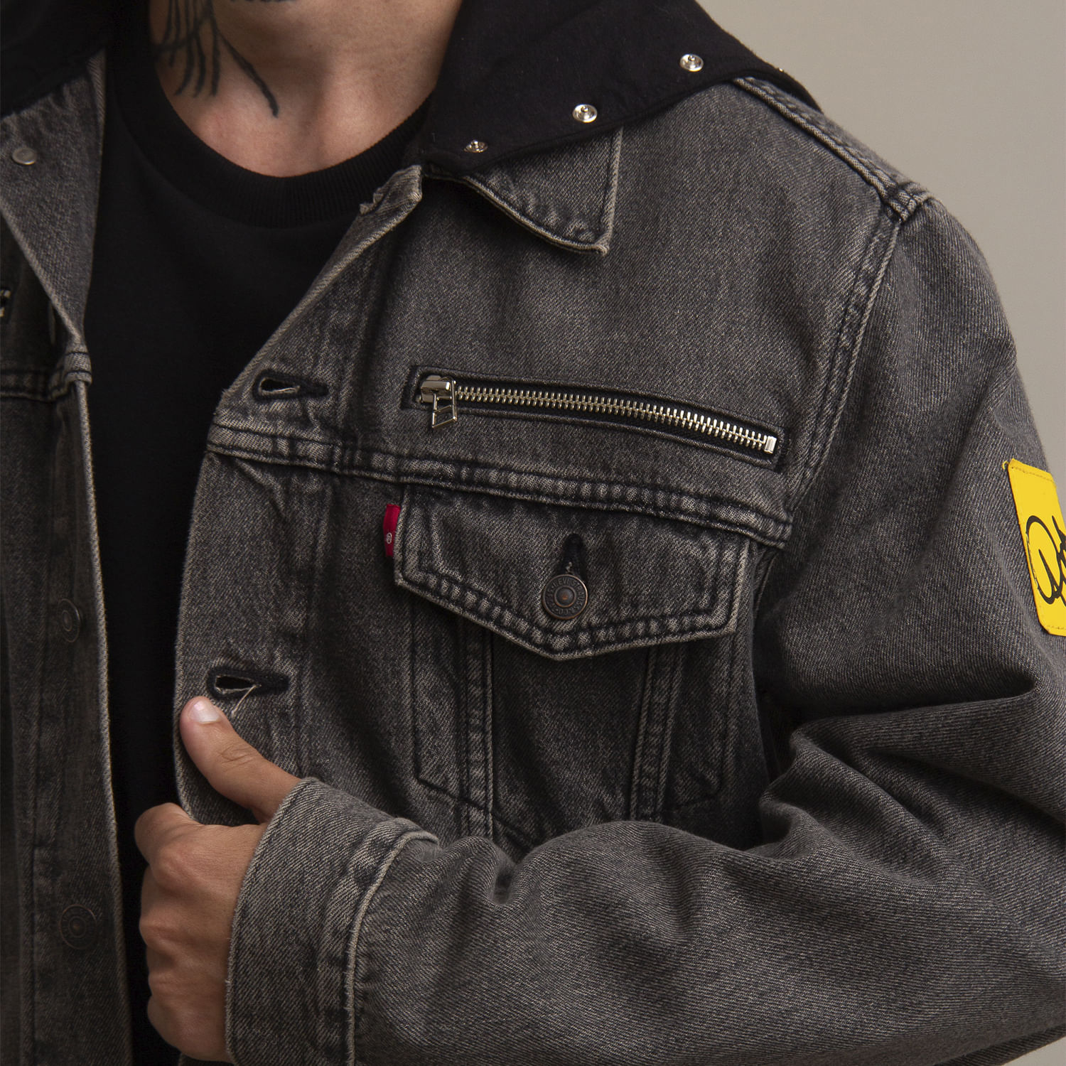 Jaqueta Jeans Levi's® The Trucker Preta | Collab PodPah