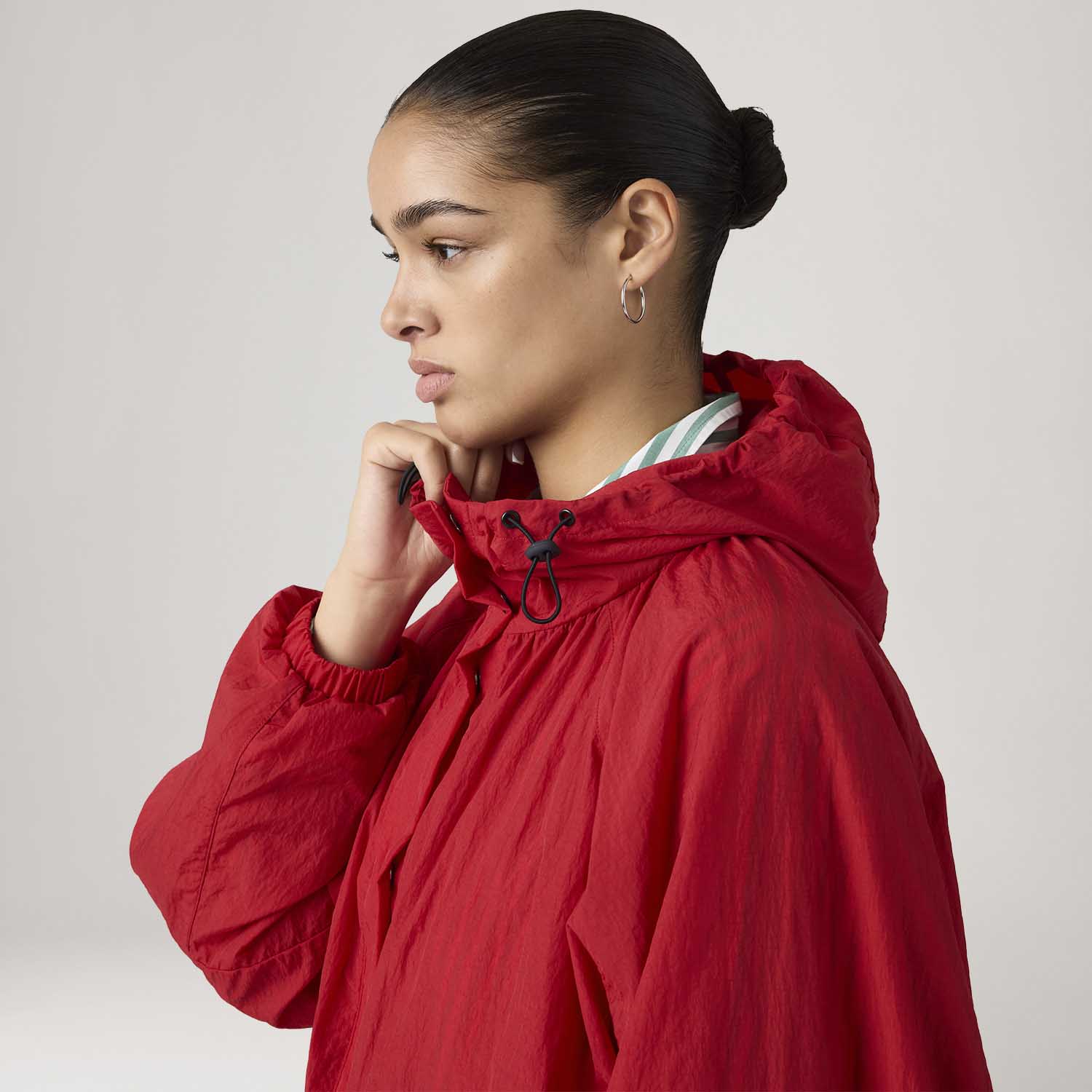 Casaco Levi's® Parka Simone com Capuz Vermelho - Levi's® Brasil