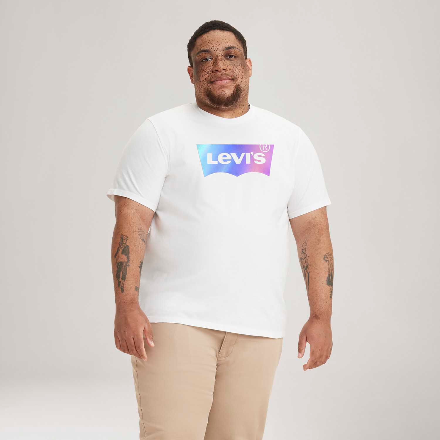 Camiseta Levi's® Big Graphic Plus Size Manga Curta Branca