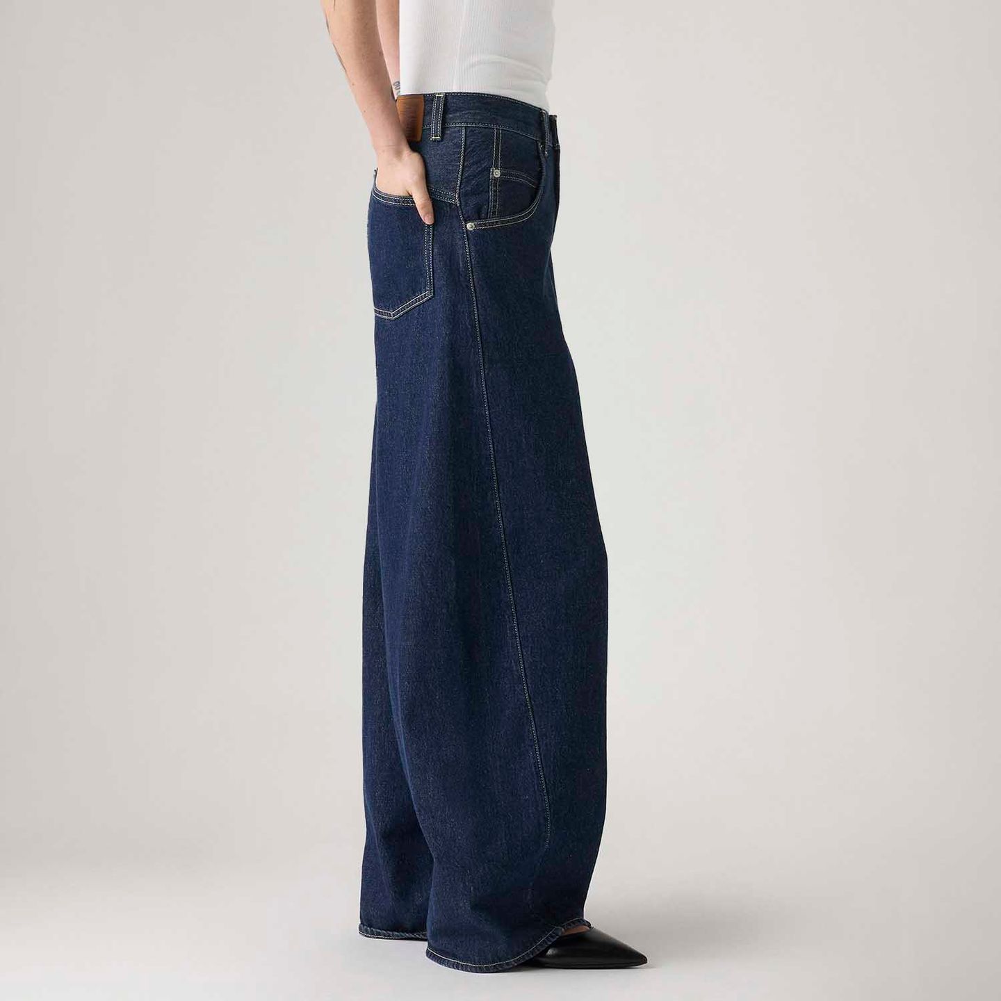 Calça Jeans Levi's® Super Baggy Barrel Lavagem Escura - Levi's® Brasil
