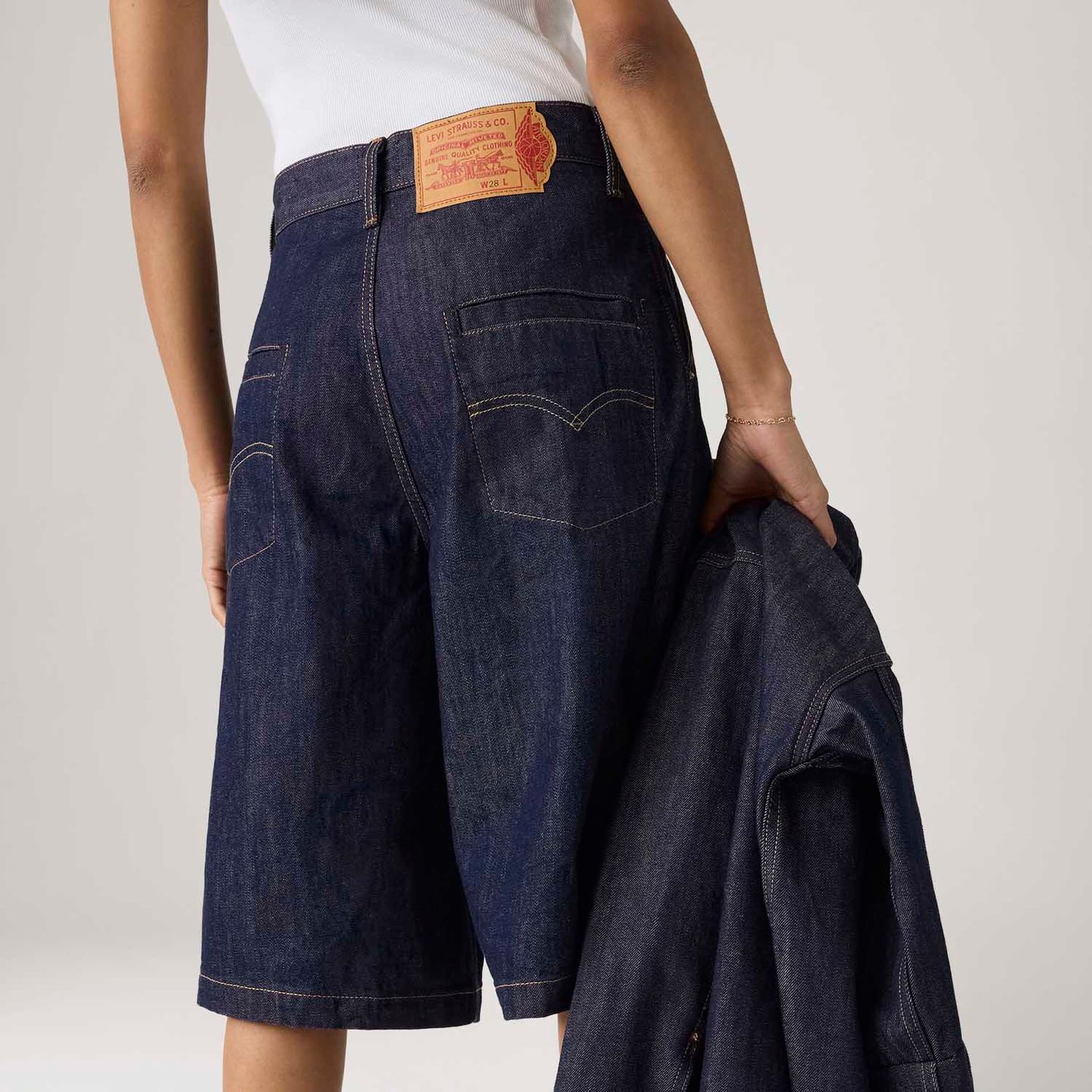 Bermuda Jeans Levi's® X Jordan Baggy Lavagem Escura - Levi's® Brasil
