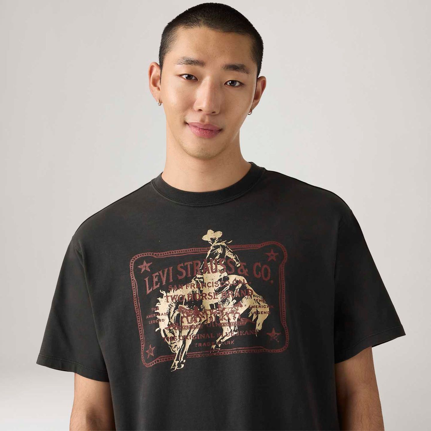 Camiseta Levi's® Graphic Essential Sporty Preta Manga Curta